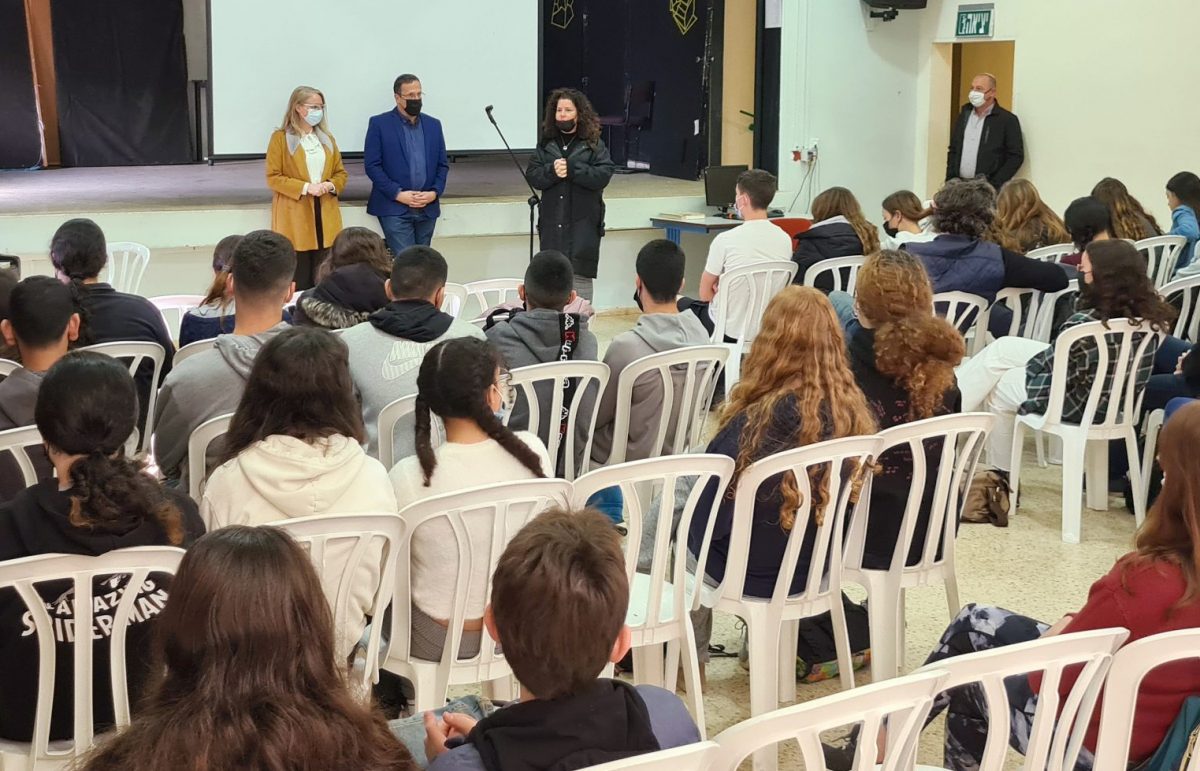 ח"כ טור- פז במוסדות החינוך במושבה