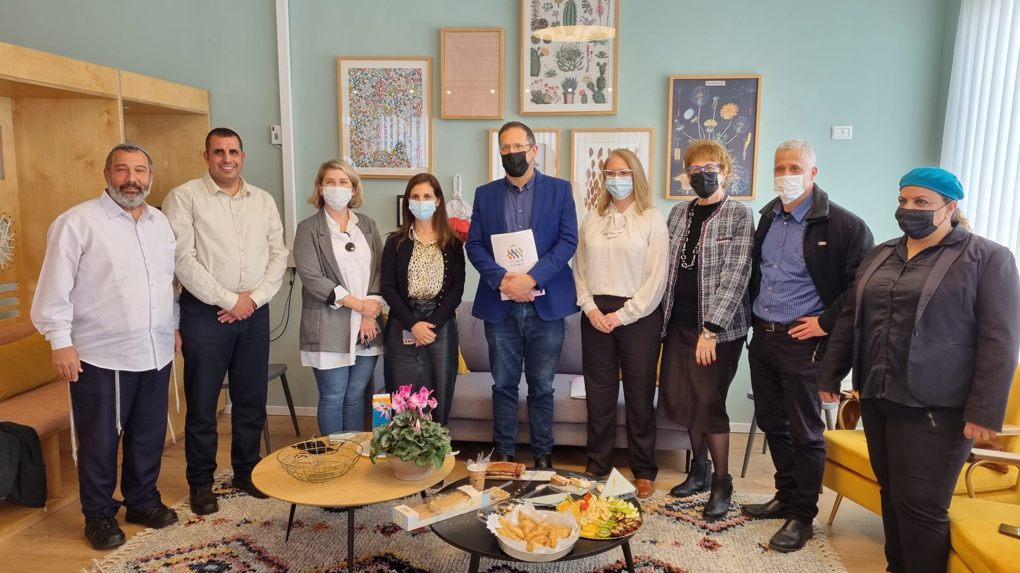 ח"כ טור- פז במוסדות החינוך במושבה