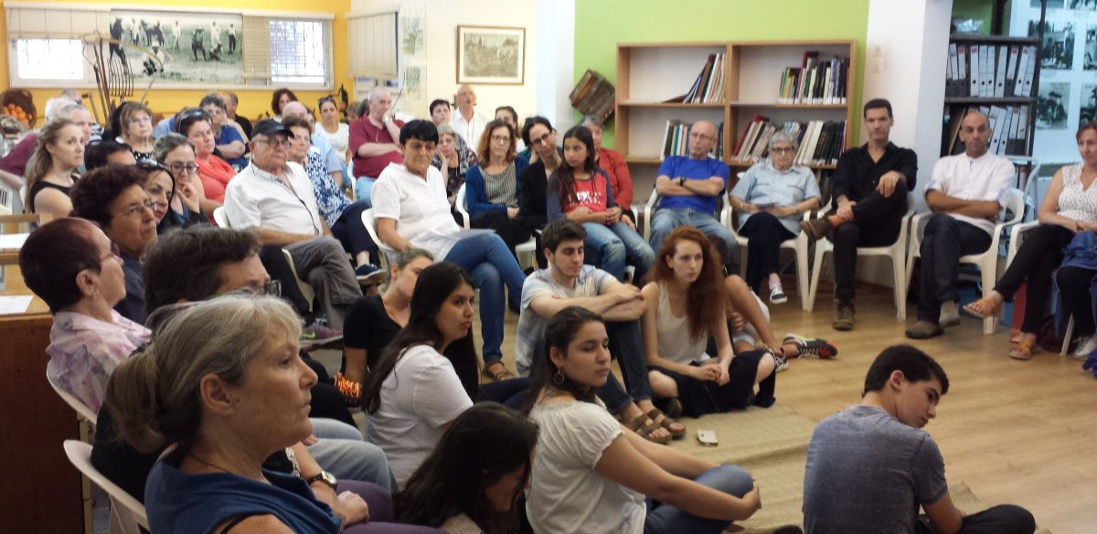 זכרון בסלון בית הראשונים