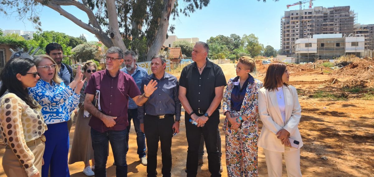 הגר פרי יגור יחד עם שרת הפנים